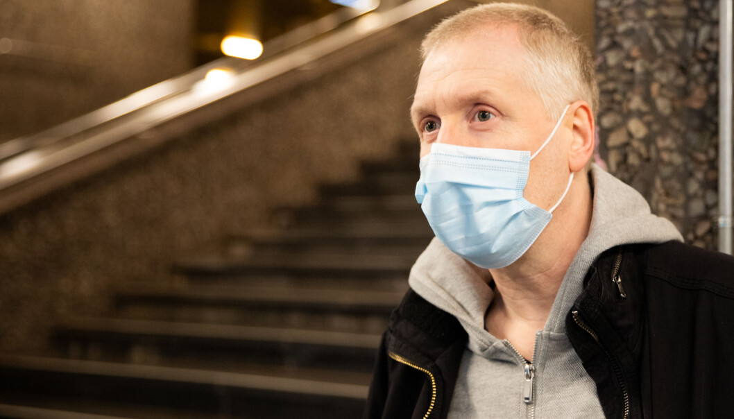 Finn er fornøyd med smittevernsreglene, men mener munnbindet burde vært gratis. Finn er fornøyd med smittevernsreglene, men mener munnbindet burde vært gratis.