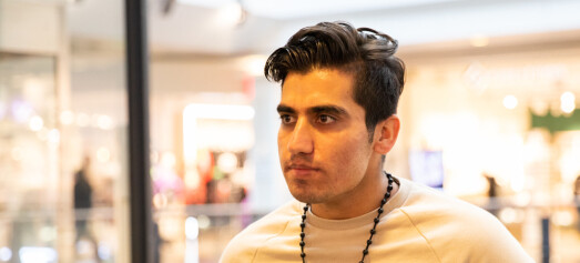 — Det er dyrt for en fattig student med 2000 kroner i bot for å glemme munnbindet, mener Mohammed (21)