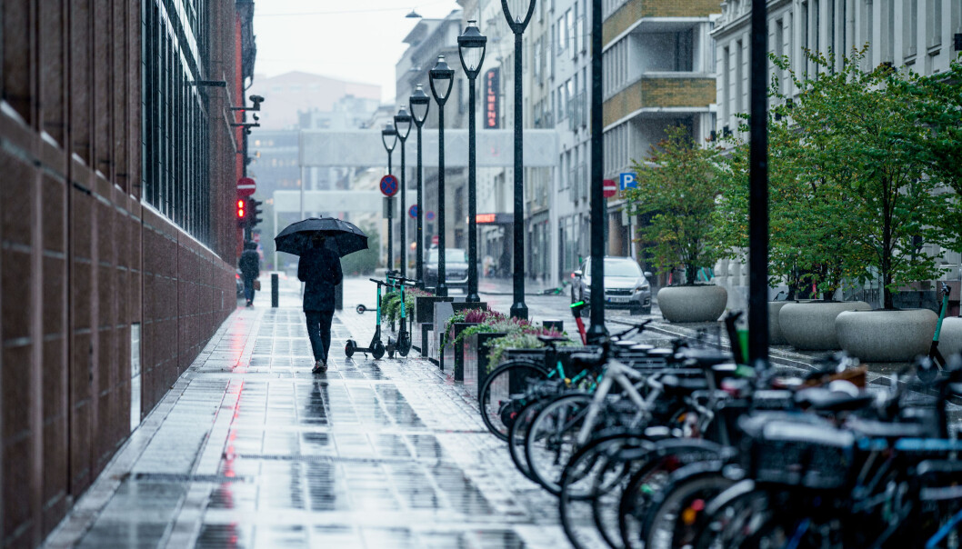 Paraply er greit å ha om en skal ut i regnværet i Oslo. Paraply er greit å ha om en skal ut i regnværet i Oslo.