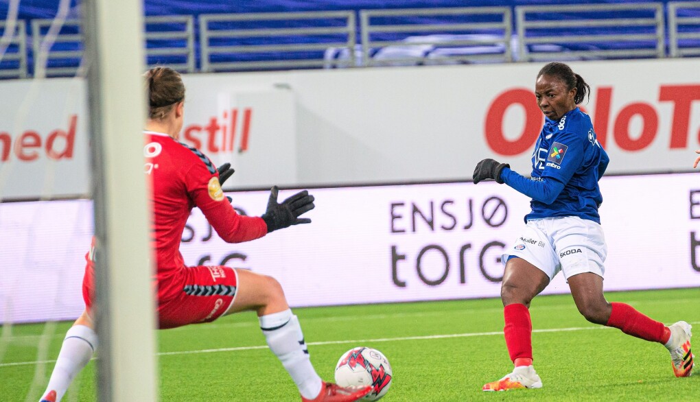 Toppscorer Ajara Njoya ville også være med på målfesten søndag. Toppscorer Ajara Njoya ville også være med på målfesten søndag.
