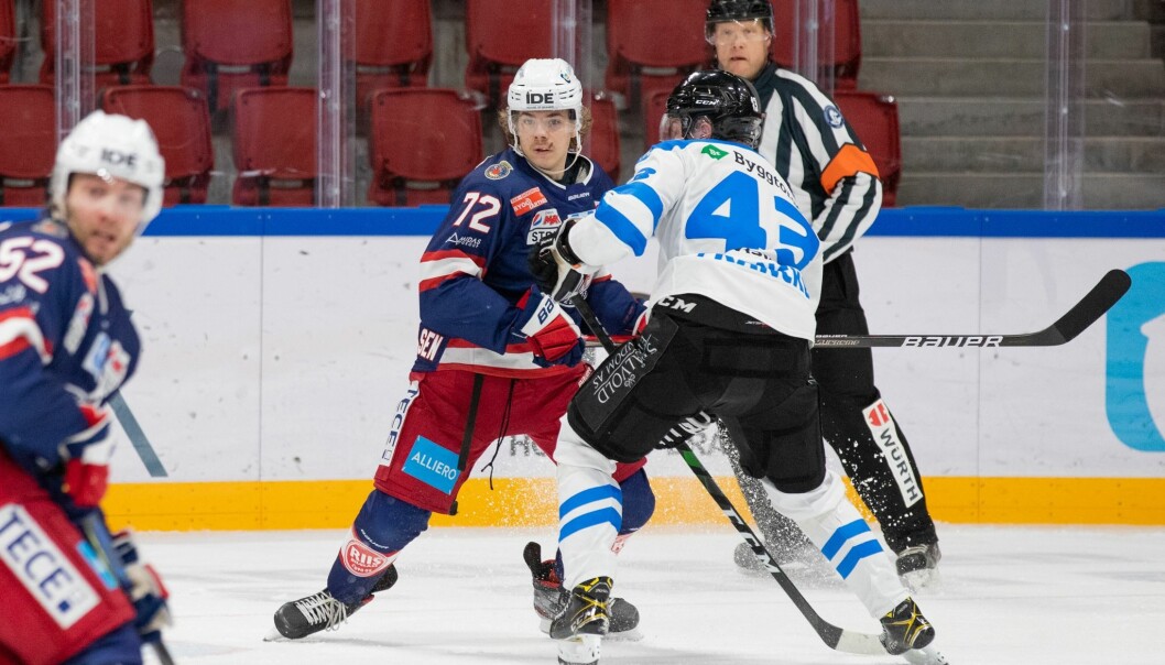 Vålerengas Calle Spaberg Olsen under eliteseriekampen i ishockey mellom Vålerenga og Grüner.