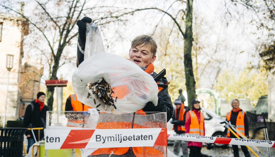 Monica fra 'I jobb' vet hva hun gjør. Etter at hun har saumfart fortauene er det ikke mye snus og sigarettstumper tilbake.