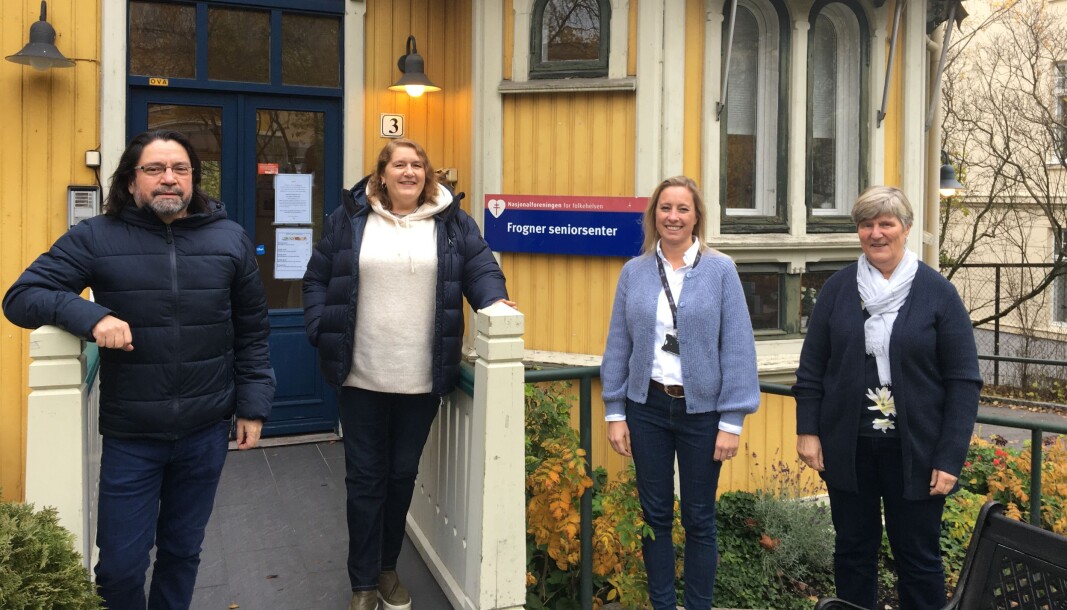 Det trivelige personalet ved Frogner seniorsenter er (fra venstre): José Louis Araya Estrada, Mette Berg og Grete Mathiesen (helt til høyre). I midten i lyseblå jakke er Grete Mathiesen, som er enhetsleder i bydel Frogner. Det trivelige personalet ved Frogner seniorsenter er (fra venstre): José Louis Araya Estrada, Mette Berg og Grete Mathiesen (helt til høyre). I midten i lyseblå jakke er Grete Mathiesen, som er enhetsleder i bydel Frogner.