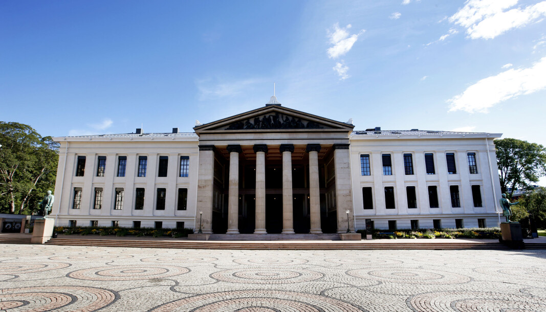 En student som senere testet positivt for koronaviruset, befant seg på det juridiske fakultetet i Oslo. Nå blir alle studentene som var innom i forrige uke, bedt om å teste seg. En student som senere testet positivt for koronaviruset, befant seg på det juridiske fakultetet i Oslo. Nå blir alle studentene som var innom i forrige uke, bedt om å teste seg.