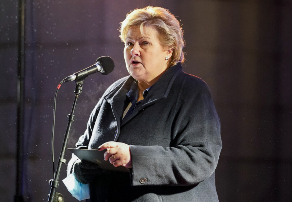 — Dessverre er ikke antisemittismen utryddet, sa statsminister Erna Solberg (H) under markeringen utenfor Nationaltheateret.