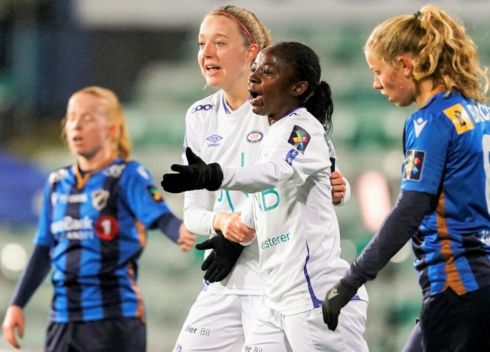Toppscorer Ajara Njoya ga Vålerenga en tidlig ledelse mot Stabæk i onsdagens siste kvartfinale for kvinner.