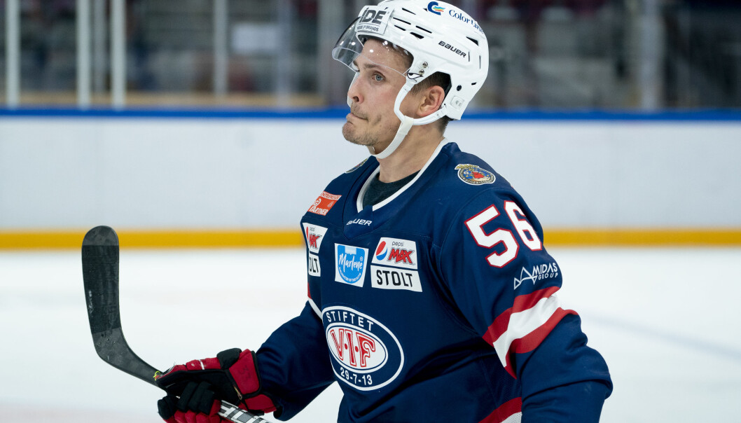 Samuel Solem sto bak en meget stygg takling bakfra mot Tommi Taimi i siste kamp mot Storhamar. Totalt unødvendig og veldig farlig. Samuel Solem sto bak en meget stygg takling bakfra mot Tommi Taimi i siste kamp mot Storhamar. Totalt unødvendig og veldig farlig.
