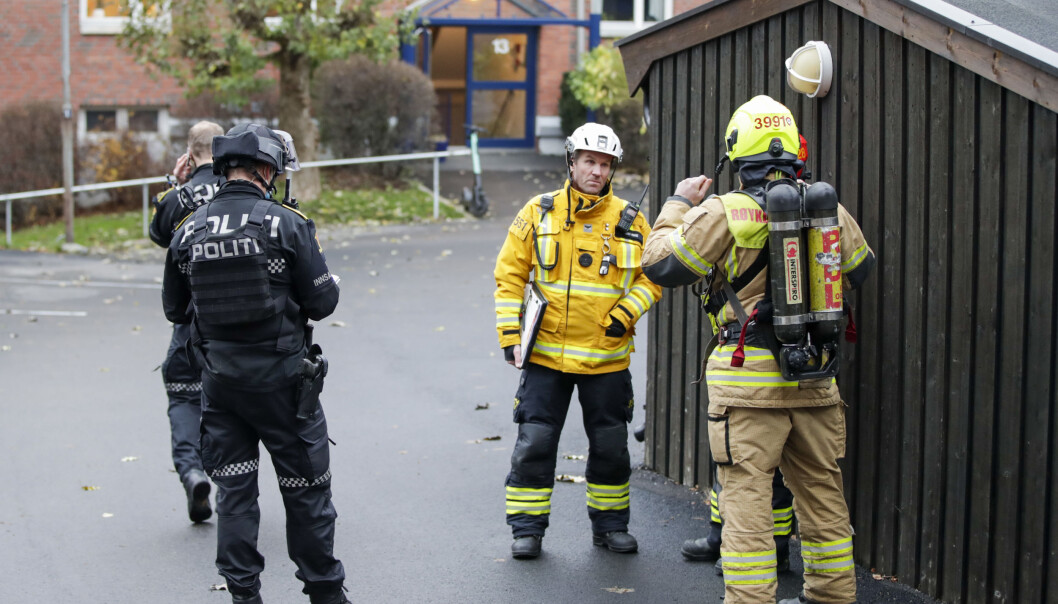 Politiets bombegruppe skal vurdere dynamitten som ble funnet i en kjeller på Disen fredag ettermiddag. Politiets bombegruppe skal vurdere dynamitten som ble funnet i en kjeller på Disen fredag ettermiddag.