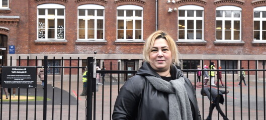 Foreldre ved Vahl skole tør ikke annet enn å følge barna til skolen. — Mange flytter på grunn av usikkerhet, sier FAU-lederen Foreldre ved Vahl skole tør ikke annet enn å følge barna til skolen. — Mange flytter på grunn av usikkerhet, sier FAU-lederen