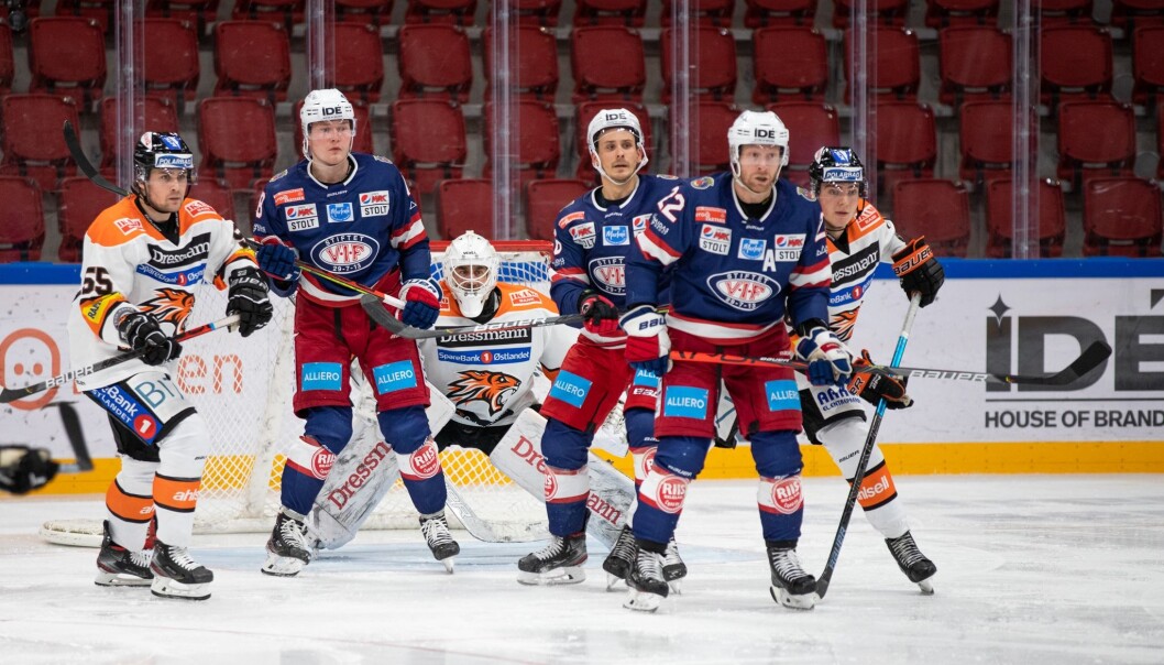 Tommi Taimi med flere vokter buret i kampen mot Sparta. Tommi Taimi med flere vokter buret i kampen mot Sparta.