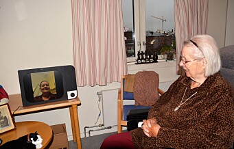 Når mobilen er for komplisert for Elisabeth (92) ved Uranienborghjemmet, blir en skjerm med kun av- og påknapp løsningen