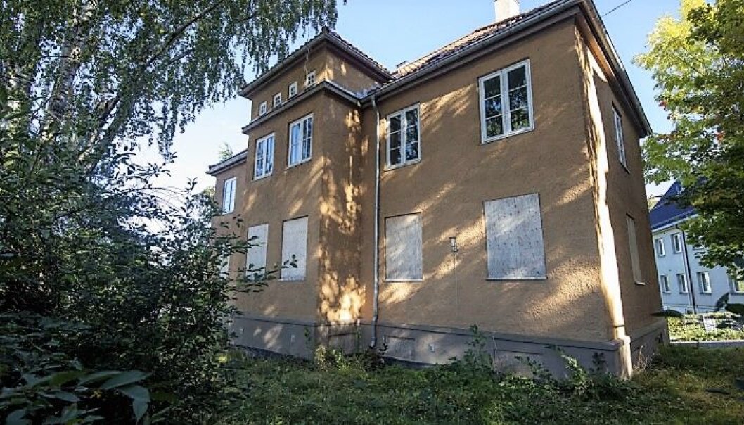 De fire verneverdige murvillaene i Ekebergskrenten ligger nå ute for salg på det åpne markedet, men kunne blitt del av en sosial boligpolitikk. De fire verneverdige murvillaene i Ekebergskrenten ligger nå ute for salg på det åpne markedet, men kunne blitt del av en sosial boligpolitikk.