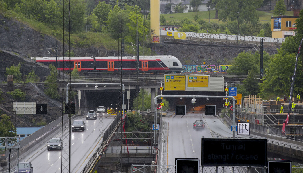 Natt til søndag stenges sørgående løp i Vålerengtunnelen på E6 i Oslo. Natt til søndag stenges sørgående løp i Vålerengtunnelen på E6 i Oslo.