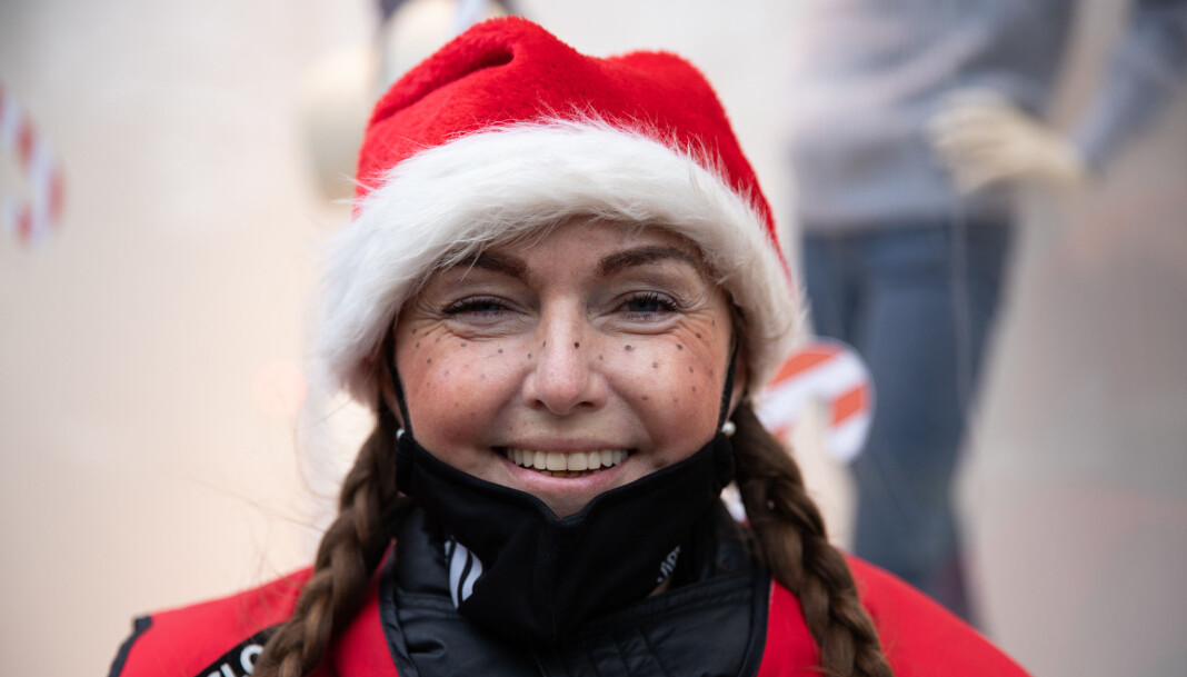 —Det er viktig for oss at juleboka selger godt, sier magasinselger Janne. —Det er viktig for oss at juleboka selger godt, sier magasinselger Janne.