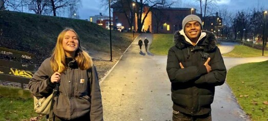 Naif (15) og Oda (15) fra Jordal og Fagerborg laget koronavideoer for ungdom. — Vi håper vi kan bidra til at smittetallet blant de unge går ned. Se videoene