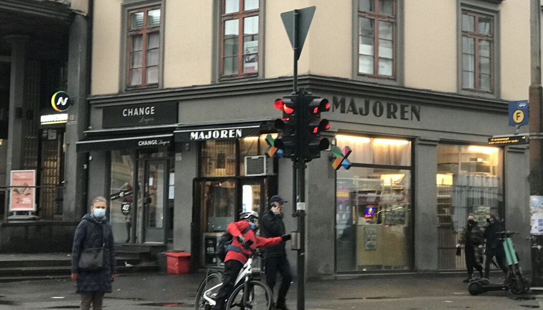 Den ble ikke koronastengt, men denne uka stengte hjørnekiosken i Majorstuhuset for godt. Tilbake i huset gjenstår de vante kjedekioskene. Den ble ikke koronastengt, men denne uka stengte hjørnekiosken i Majorstuhuset for godt. Tilbake i huset gjenstår de vante kjedekioskene.
