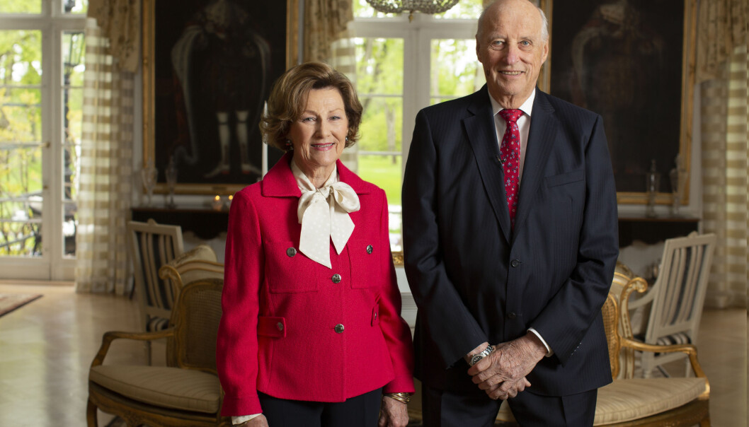 Kongeparet fotografert da de fortalte hvordan 17. mai ble feiret på Kongsgården tidligere i år. Kongeparet fotografert da de fortalte hvordan 17. mai ble feiret på Kongsgården tidligere i år.