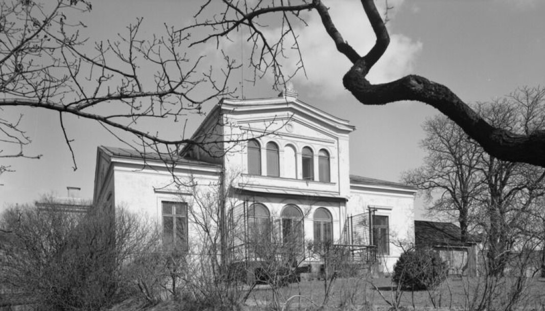 Framnes murvilla i Munkedamsveien 92 på Skillebekk. Villaen sto på odden ut mot Frognerkilen, med et stort hageanlegg. Framnes murvilla i Munkedamsveien 92 på Skillebekk. Villaen sto på odden ut mot Frognerkilen, med et stort hageanlegg.