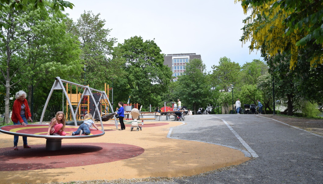 Kommunen har bygget en lekepark på Tinker'n. Kommunen har bygget en lekepark på Tinker'n.