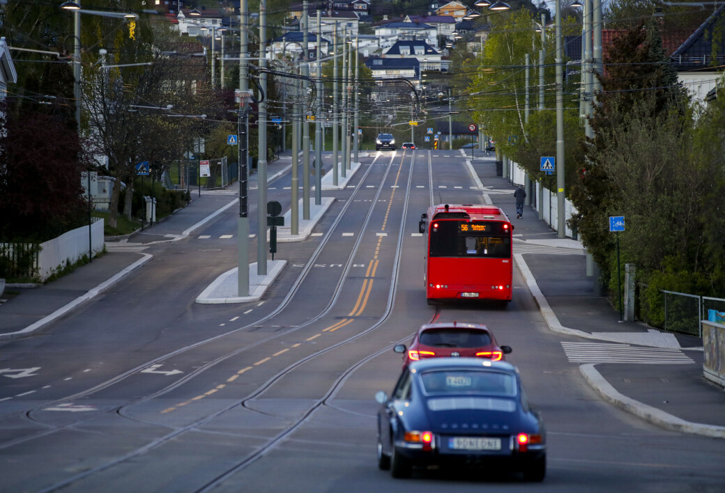 Oslo har ikke samme nedgang i biltrafikk de siste ukene fordi folk har hatt hjemmekontor lenger enn folk resten av landet, mener Statens vegvesen. Oslo har ikke samme nedgang i biltrafikk de siste ukene fordi folk har hatt hjemmekontor lenger enn folk resten av landet, mener Statens vegvesen.