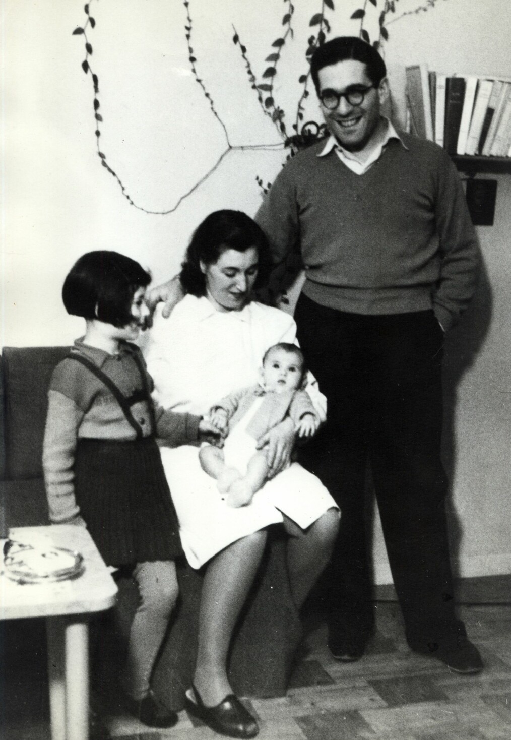 Familien Levin før de reiser hjem fra Sverige. Fra venstre: Mona, Solveig, Sidsel og Robert.