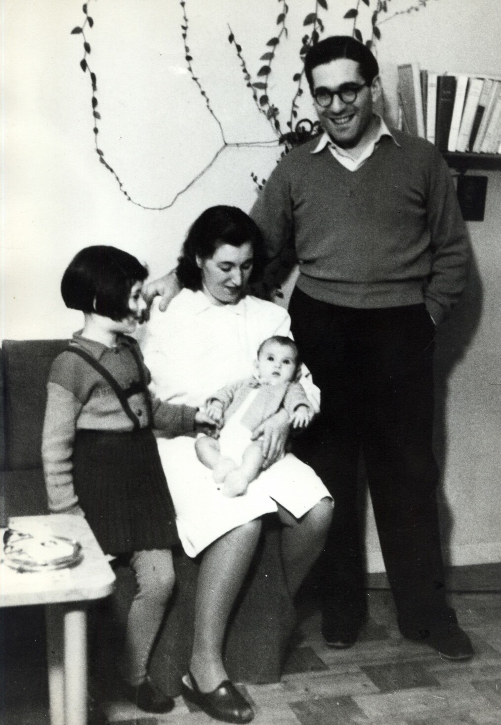 Familien Levin før de reiser hjem fra Sverige. Fra venstre: Mona, Solveig, Sidsel og Robert. Familien Levin før de reiser hjem fra Sverige. Fra venstre: Mona, Solveig, Sidsel og Robert.