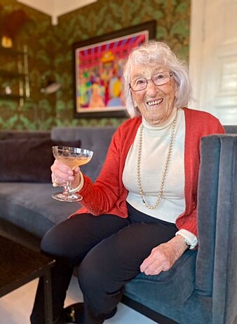 Solveig Levin er snart 106 år, men lynskarp og i god form. Solveig Levin er snart 106 år, men lynskarp og i god form.