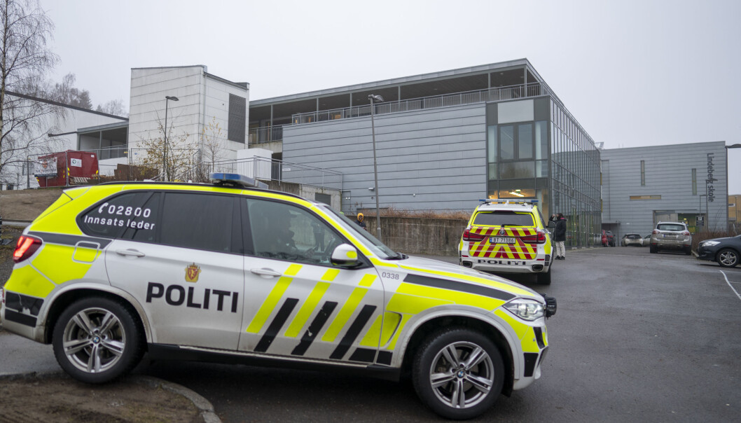 Den skadde 14-åringen ble sendt til sykehus med alvorlige, men ikke livstruende stikkskader, opplyser politiet. Den skadde 14-åringen ble sendt til sykehus med alvorlige, men ikke livstruende stikkskader, opplyser politiet.