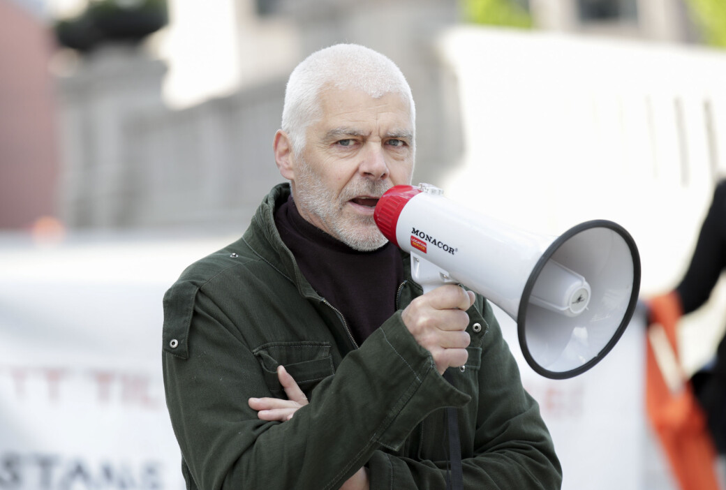 61 år gamle Petter Eide tapte kampvotering mot 26 år gamle Andreas Sjalg Unneland i Oslo SVs stortingsnominasjon. 61 år gamle Petter Eide tapte kampvotering mot 26 år gamle Andreas Sjalg Unneland i Oslo SVs stortingsnominasjon.