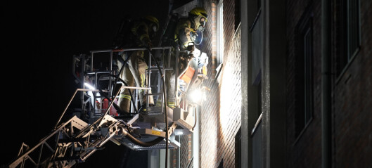 Brann i Christian Michelsens gate i natt. Beboere evakuert fra flere blokker etter at brannen startet på loftet