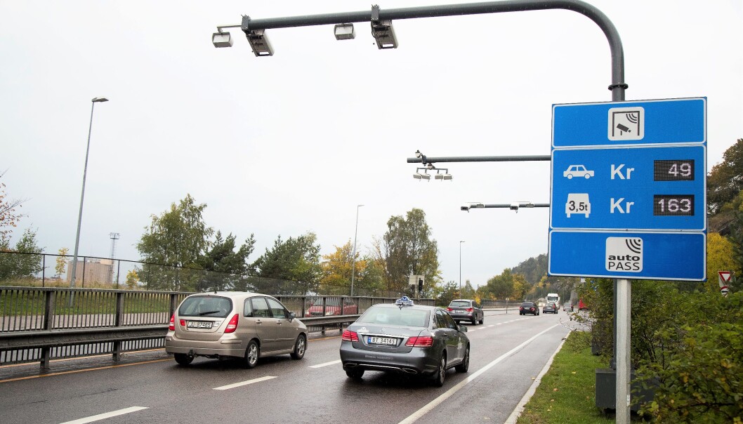 Fra 1. januar neste år dobles prisene for elbiler som passerer bomringen i hovedstaden. Fra 1. januar neste år dobles prisene for elbiler som passerer bomringen i hovedstaden.