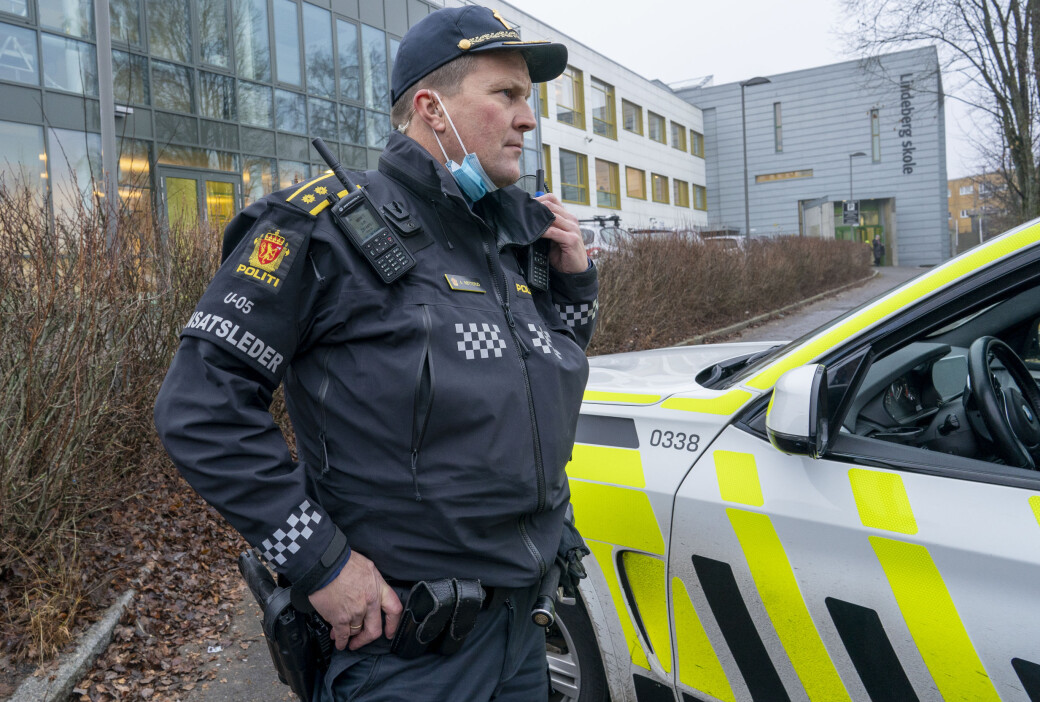 Innsatslder Arve Røttum etter at 14-åringen var fraktet til Ullevål sykehus med stikkskader. Noen timer senere ble en 15-åringen pågrepet mistenkt for ugjerningen. Innsatslder Arve Røttum etter at 14-åringen var fraktet til Ullevål sykehus med stikkskader. Noen timer senere ble en 15-åringen pågrepet mistenkt for ugjerningen.