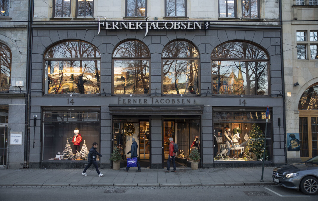 Omsetningen til Ferner Jacobsens klesbutikk i Stortingsgata har falt som følge av nedstigningen av Oslo. Omsetningen til Ferner Jacobsens klesbutikk i Stortingsgata har falt som følge av nedstigningen av Oslo.