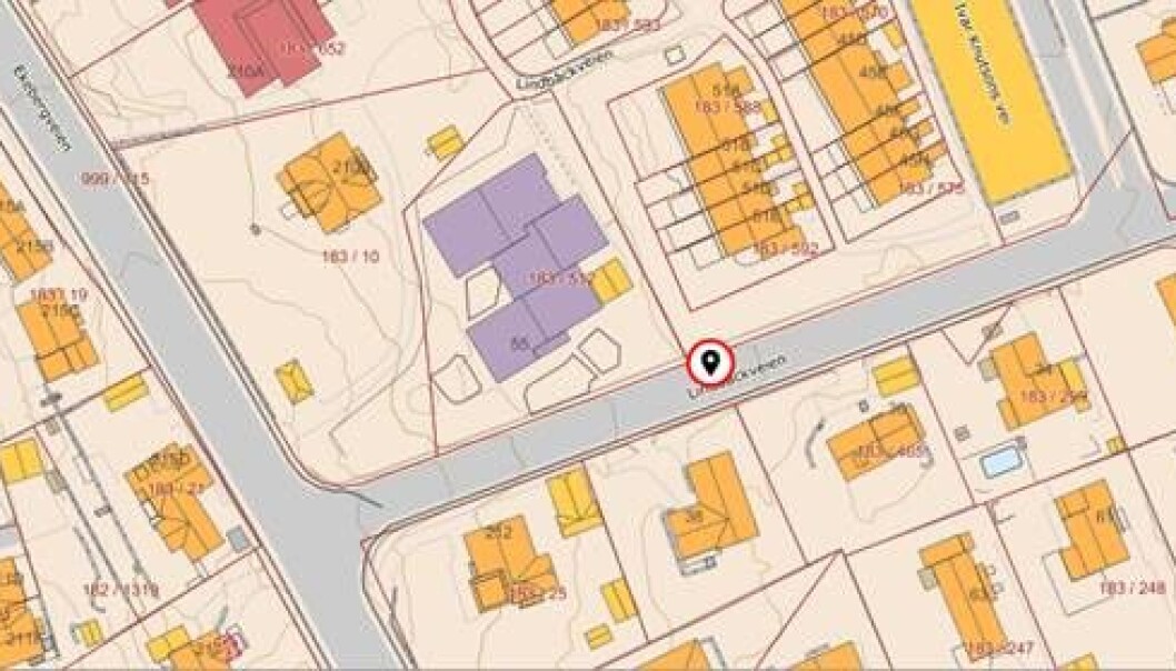 Politiet har markert hvor i Lindbäckveien de mener en bortføring kan ha skjedd. Politiet har markert hvor i Lindbäckveien de mener en bortføring kan ha skjedd.