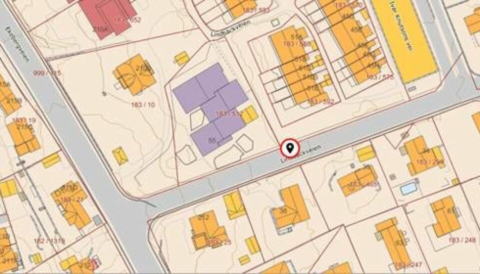 Politiet har markert hvor i Lindbäckveien de mener en bortføring kan ha skjedd.
