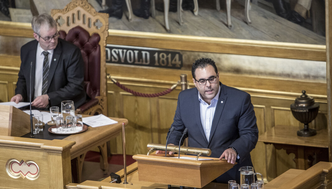 Arbeiderpartiets Masud Gharahkhani sier staten bør redusere bruken av konsulenter med 2,4 milliarder kroner. I Ap-styrte Oslo har konsulentbruken økt de siste årene. Arbeiderpartiets Masud Gharahkhani sier staten bør redusere bruken av konsulenter med 2,4 milliarder kroner. I Ap-styrte Oslo har konsulentbruken økt de siste årene.