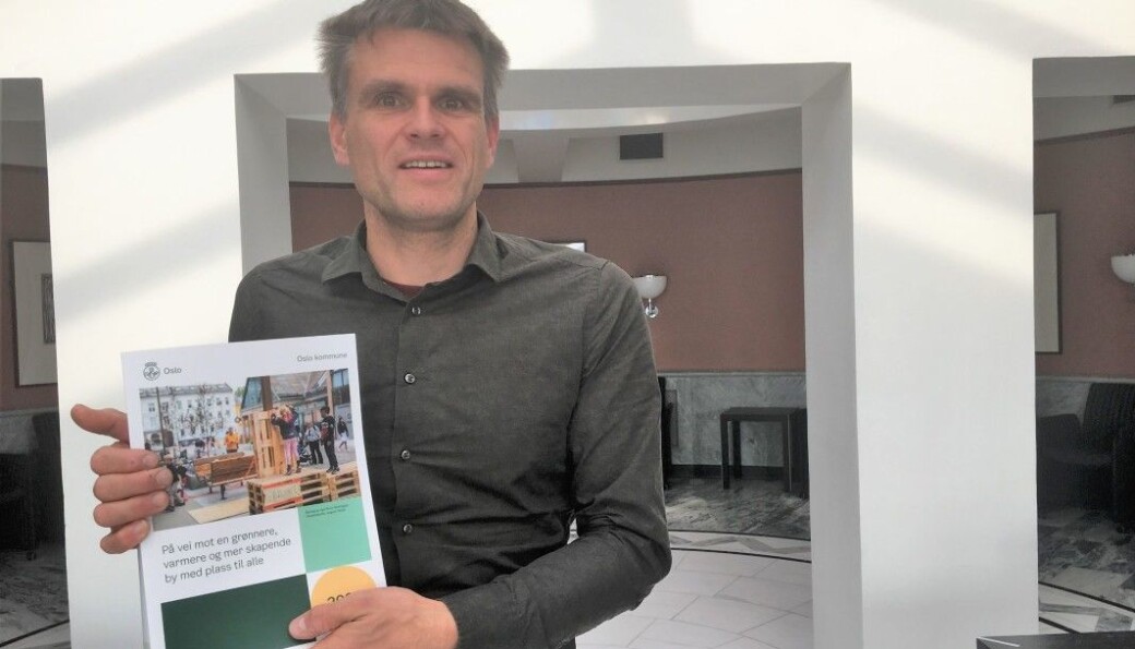 Finansbyråd Einar Wilhelmsen (MDG) må leve med at Rødt fikk forhandlet ned kutt til bydelene i Oslo-budsjettet for 2021. Finansbyråd Einar Wilhelmsen (MDG) må leve med at Rødt fikk forhandlet ned kutt til bydelene i Oslo-budsjettet for 2021.