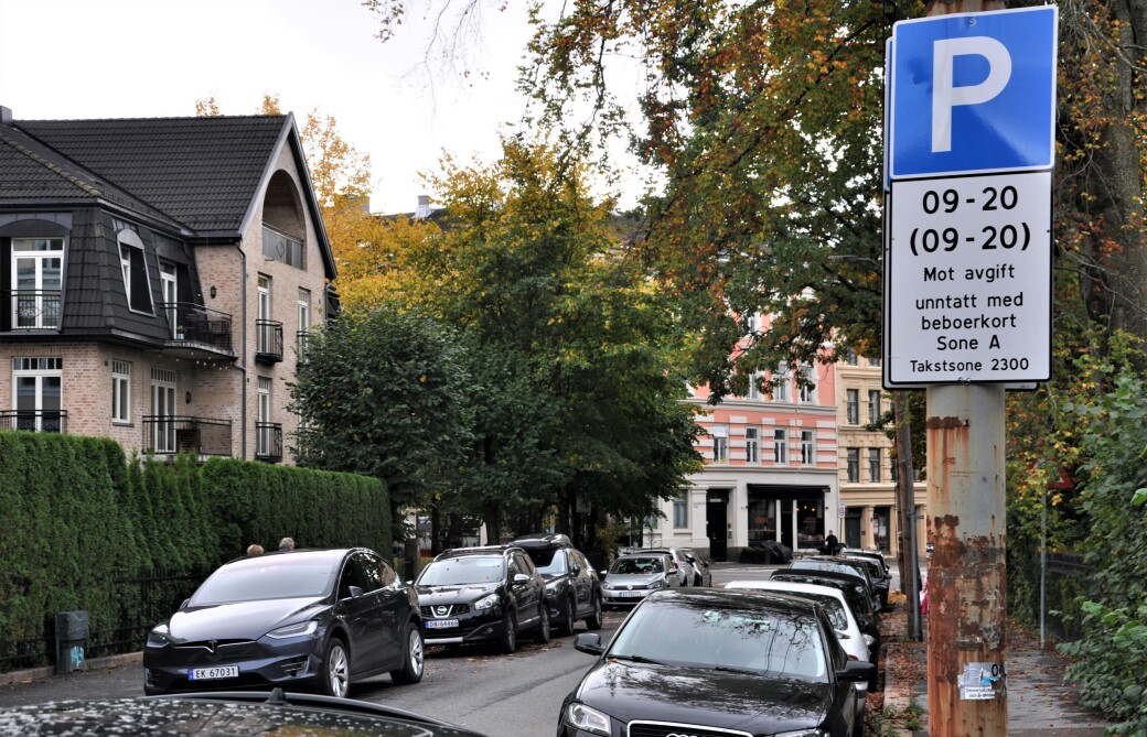 Prisene på beboerparkering økes med 50 prosent i budsjettet som Rødt og byrådspartiene er enige om. Prisene på beboerparkering økes med 50 prosent i budsjettet som Rødt og byrådspartiene er enige om.