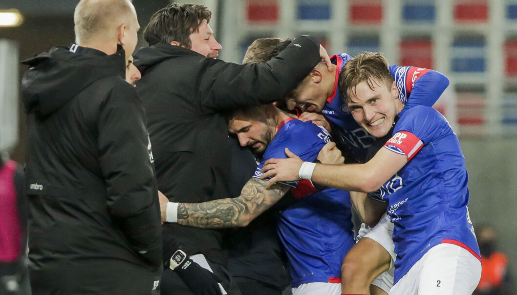 Vålerenga er en av klubbene som vil oppfordre Norges Fotballforbund til å gå inn for en boikott av fotball-VM 2022. Vålerenga er en av klubbene som vil oppfordre Norges Fotballforbund til å gå inn for en boikott av fotball-VM 2022.