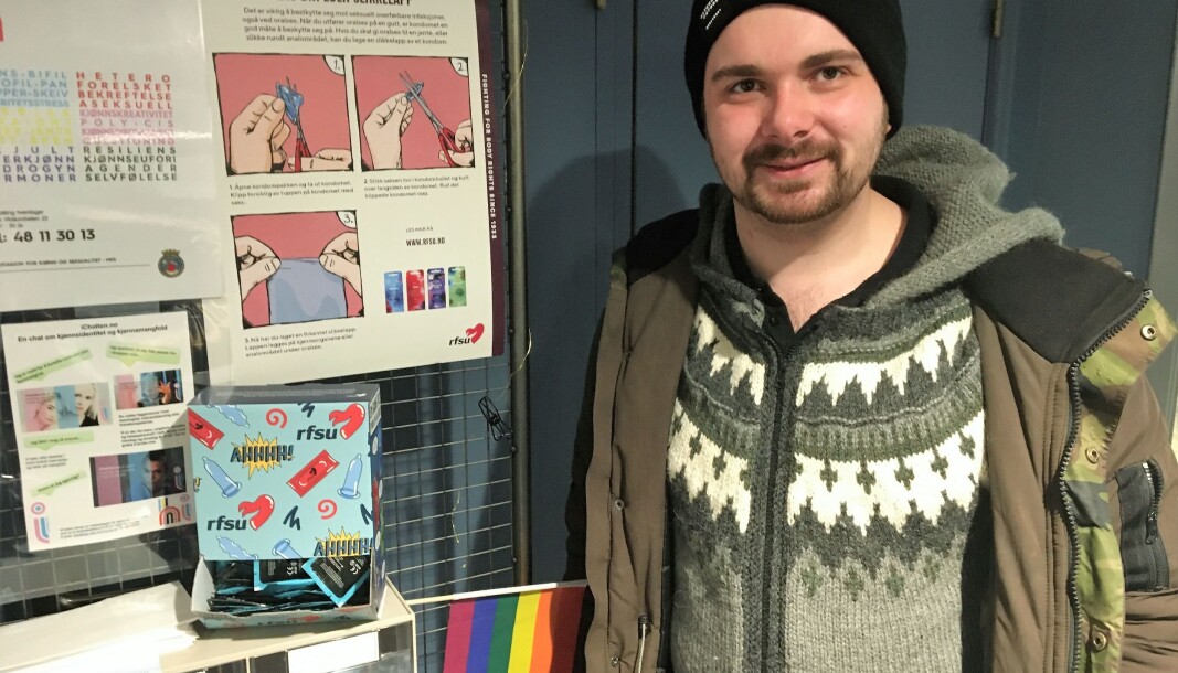 Tor-Anders (24) er opptatt av at folk ikke må skamme seg over å ta en test for kjønnssykdom. – På helsestasjonen får man et raskt svar, sier han. Tor-Anders (24) er opptatt av at folk ikke må skamme seg over å ta en test for kjønnssykdom. – På helsestasjonen får man et raskt svar, sier han.