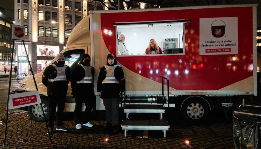 Frelsesarmeen bruker ekstra penger fra bystyret til utdeling av mat fra foodtruck. Frelsesarmeen bruker ekstra penger fra bystyret til utdeling av mat fra foodtruck.