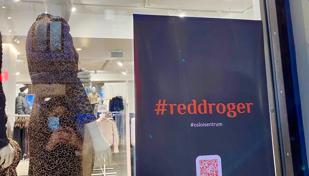 Flere næringsdrivende i Oslo sentrum er i ferd med å gå konkurs. Nå fylles sentrum av plakater med kampanjen #reddroger. Flere næringsdrivende i Oslo sentrum er i ferd med å gå konkurs. Nå fylles sentrum av plakater med kampanjen #reddroger.