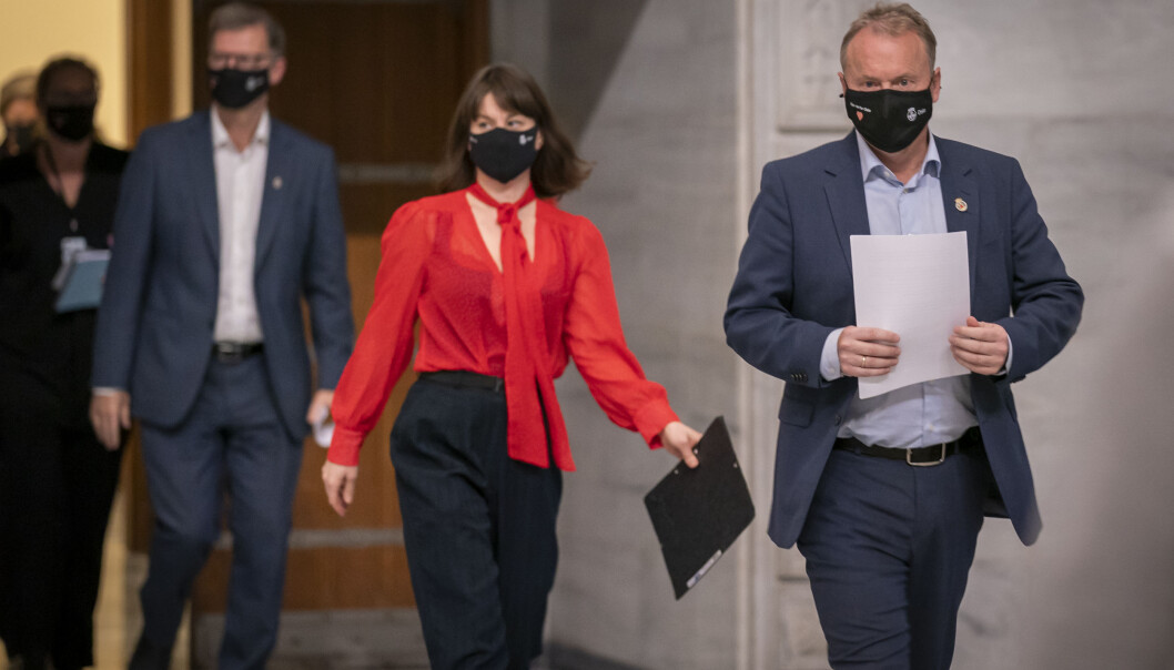 Byrådsleder Raymond Johansen under pressekonferansen i Oslo rådhus for å orientere om nye koronatiltak i Oslo fram mot jul. Byrådsleder Raymond Johansen under pressekonferansen i Oslo rådhus for å orientere om nye koronatiltak i Oslo fram mot jul.