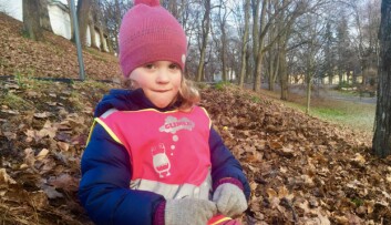 Alma Vilje (5) mener det er viktig å være med på å redde dyrene. Derfor blir hun også med og plukker søppel. Alma Vilje (5) mener det er viktig å være med på å redde dyrene. Derfor blir hun også med og plukker søppel.