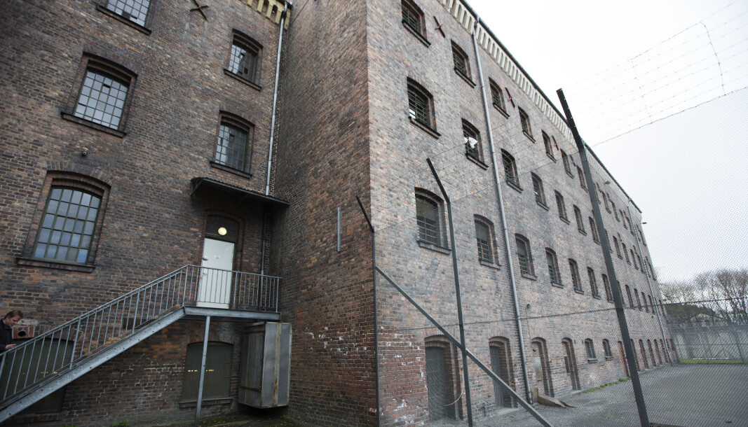 Oslo fengsel får nå hjelp fra andre fengsler. Oslo fengsel får nå hjelp fra andre fengsler.