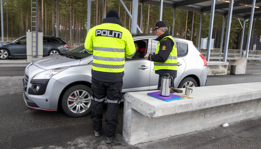Domfelte ble ved flere anledninger bortvist på grensen til Sverige fordi han ikke kunne fremvise negativ test. Domfelte ble ved flere anledninger bortvist på grensen til Sverige fordi han ikke kunne fremvise negativ test.