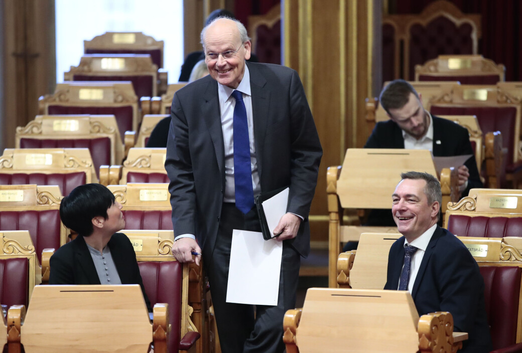 Utenriksminister Ine Eriksen Søreide (H) topper Oslo Høyres stortingsliste mens stortingsrepresentant Michael Tetzschner kapret sjetteplassen etter kampvotering mot Stefan Heggelund. Til høyre i bildet forsvarsminister Frank Bakke-Jensen (H). Utenriksminister Ine Eriksen Søreide (H) topper Oslo Høyres stortingsliste mens stortingsrepresentant Michael Tetzschner kapret sjetteplassen etter kampvotering mot Stefan Heggelund. Til høyre i bildet forsvarsminister Frank Bakke-Jensen (H).