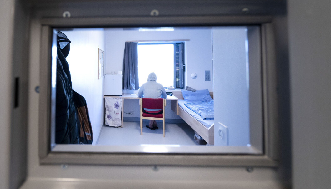 — Vi jobber med ytterligere kompenserende tiltak, blant annet innkjøp av treningsmatter og noe aktivitetsprodukter til bruk på cella, sier fengselsleder Nils Leyell Finstad. — Vi jobber med ytterligere kompenserende tiltak, blant annet innkjøp av treningsmatter og noe aktivitetsprodukter til bruk på cella, sier fengselsleder Nils Leyell Finstad.