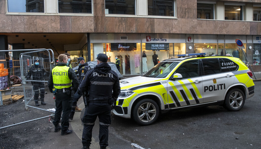 Politiet opplyser at en mann er kritisk skadd etter å ha blitt knivstukket i Storgata i Oslo tirsdag ettermiddag. Politiet opplyser at en mann er kritisk skadd etter å ha blitt knivstukket i Storgata i Oslo tirsdag ettermiddag.