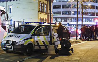 Politiet sperret Storgata og Hausmannsgate før de fikk kontroll over person, som angivelig kunne ha et skytevåpen